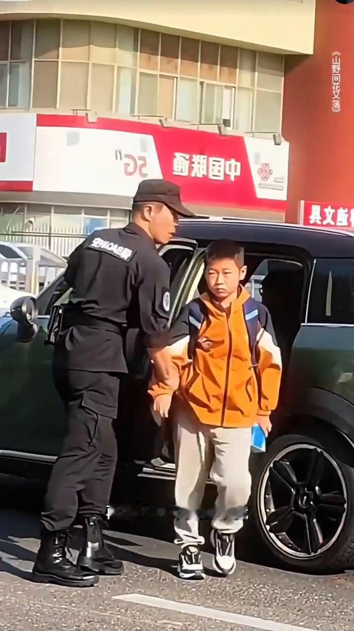 我想找回当初那个我。
山野间花又落，清风当九酌。我想找回当初那个我，看浮云又掠过