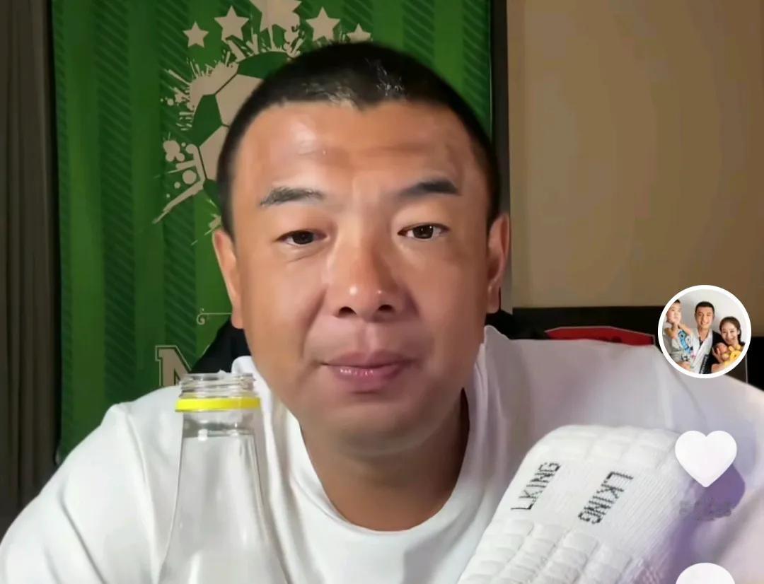 前国脚徐亮透露了他不参与U16国足主教练竞选的原因。
在一场直播中，有球迷在直播