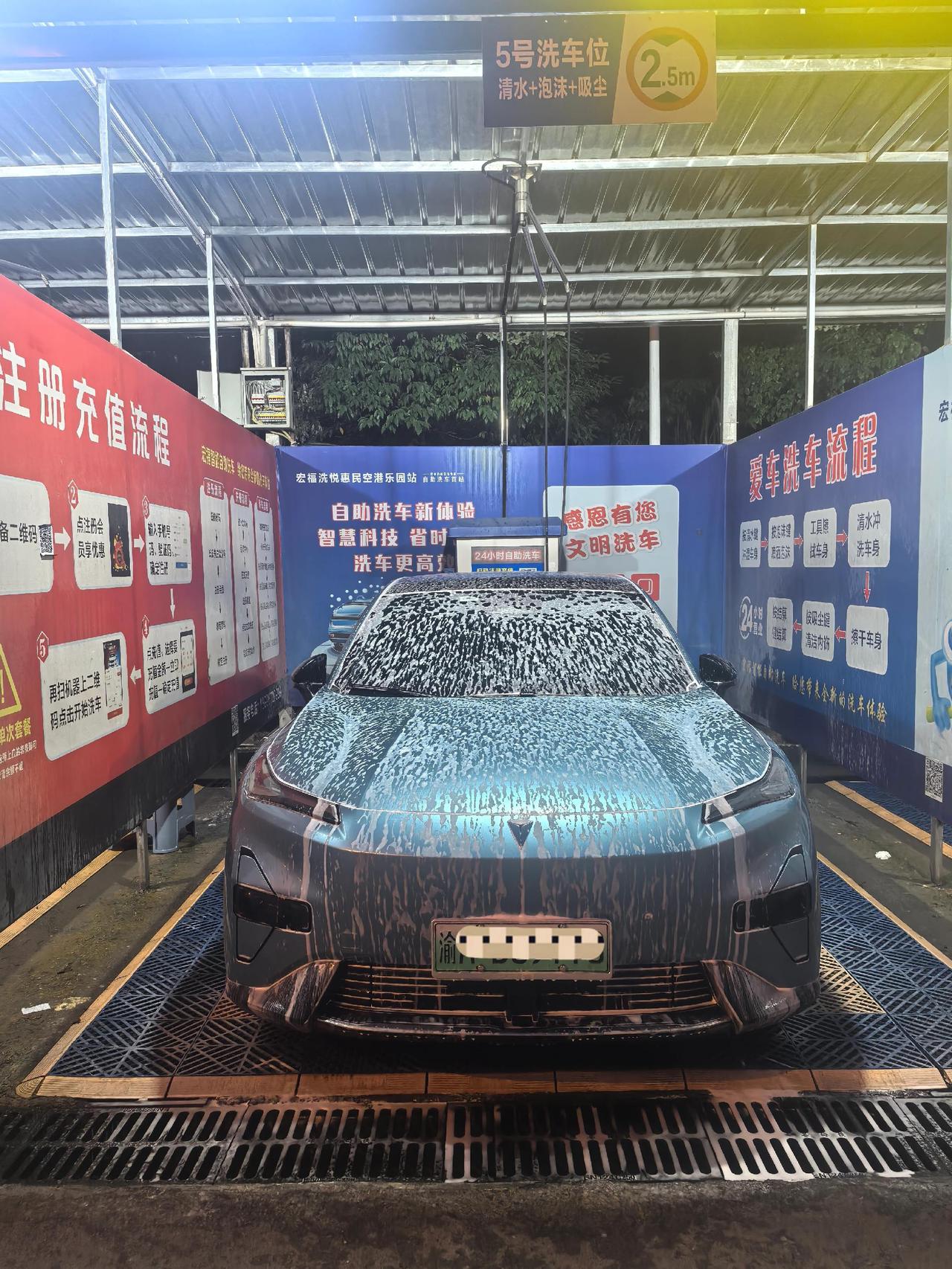 给车车喂饱，做个SPA，期待下一个两万里。翻照片才发现充电4分钟，电量增长了12