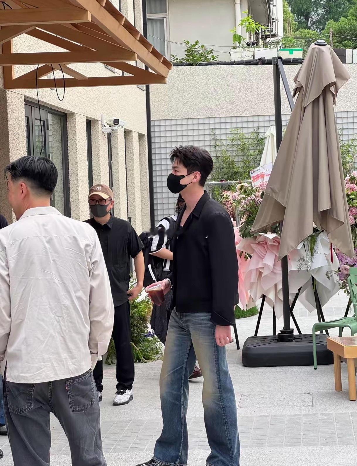白敬亭线下长这样呀 