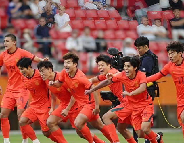 国足亚洲杯阵容调整信号：热身赛溃败与亚运铜牌之间的落差