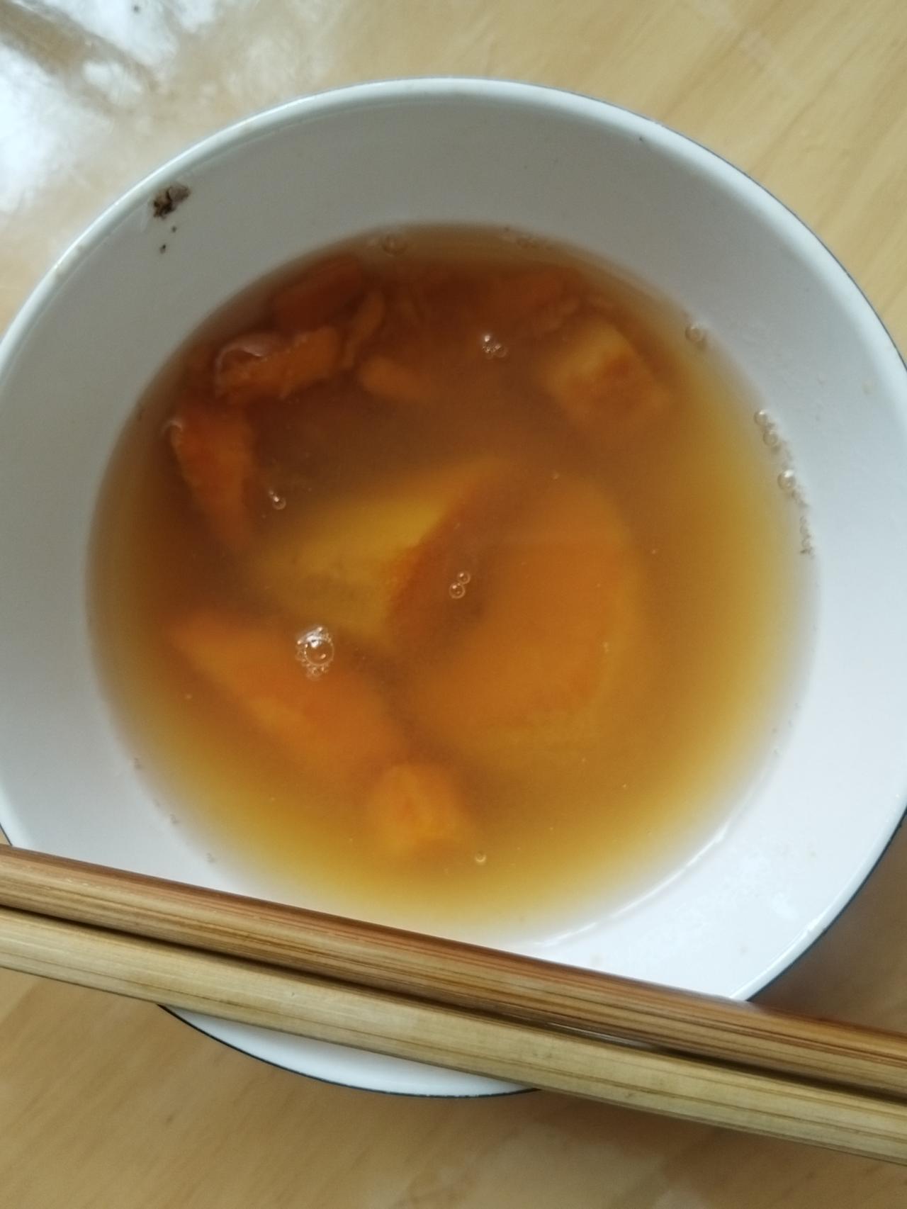 都会说简直是一个模板出来的。
但基因强大何止在外形上，
有时可能连行为举止都神似