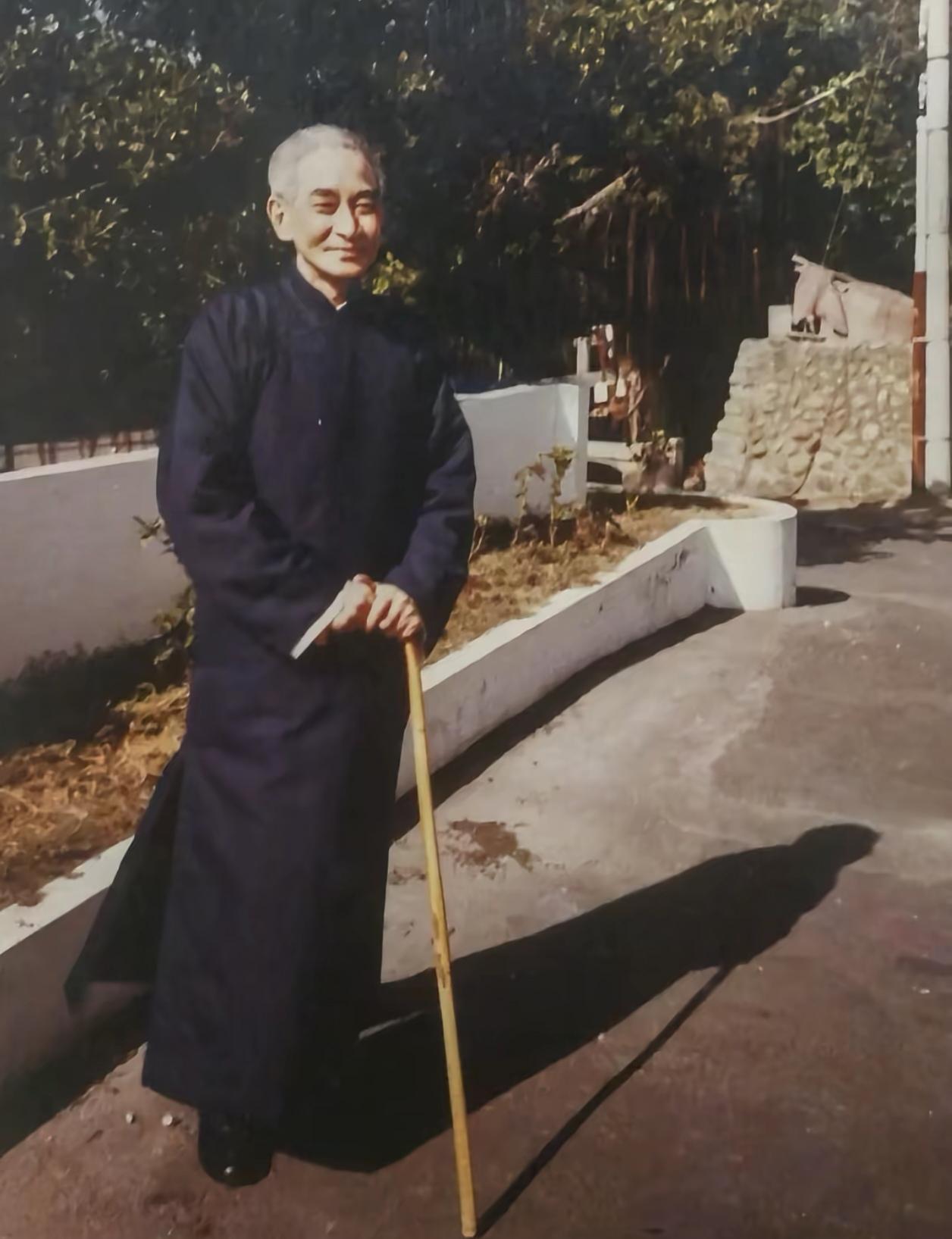 ​南怀瑾先生说：“知人者智，自知者明。能够自知才是一个明白人，但是天下明白人很少