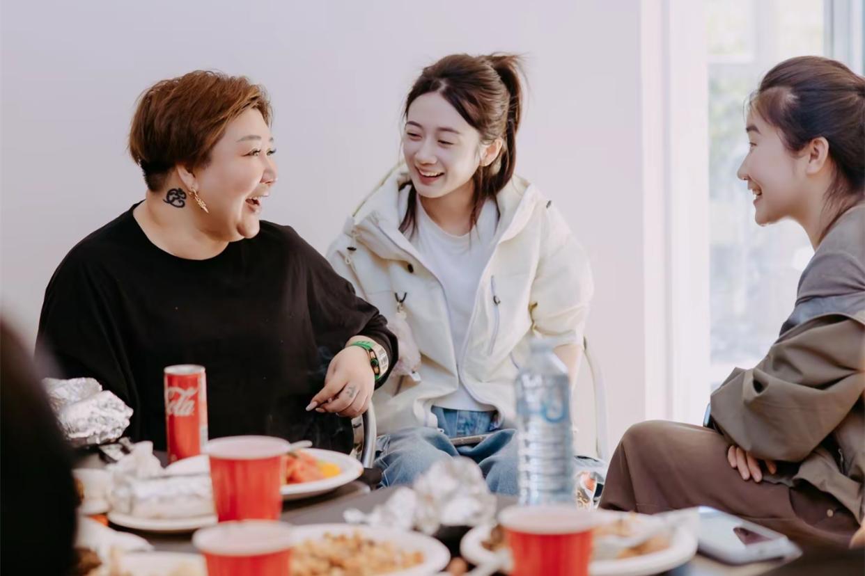 鼓曲社演员晒澳洲游玩照，演一场玩一周，董事长王惠就是宠！德云鼓曲社演员张婉怡、朱