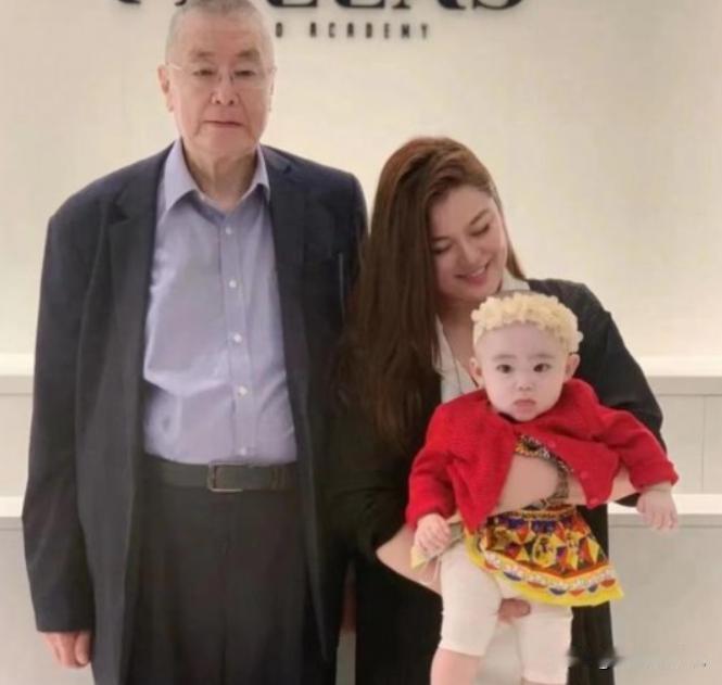 2017年，刘诗昆与学生孙颖喜结连理，他们婚后达成共识：计划不生育子女，奈何世事