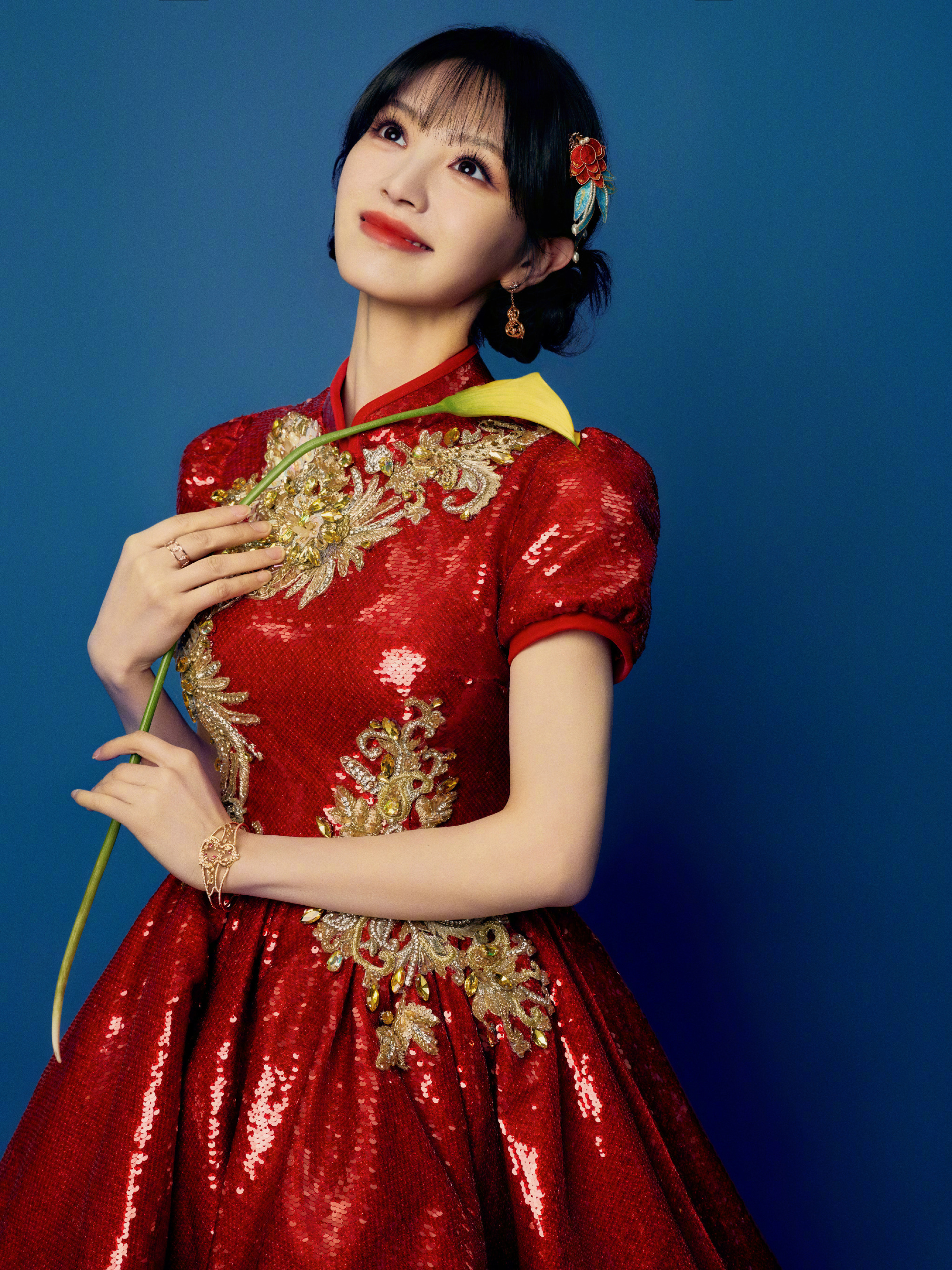 田曦薇 × 2026年春节联欢晚会 造型大片，身穿Selene Chow 特别定