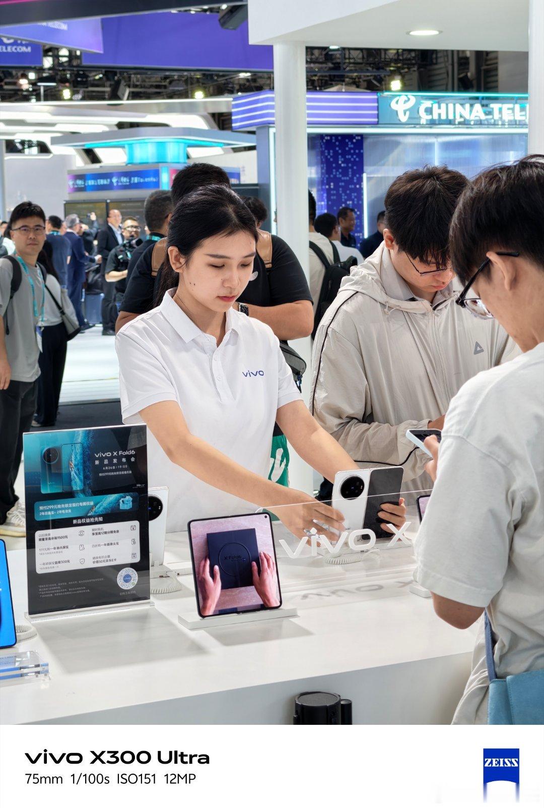 黄岩岛海域发现蓝洞来MWC vivo展台打卡，真好玩，下次还来 