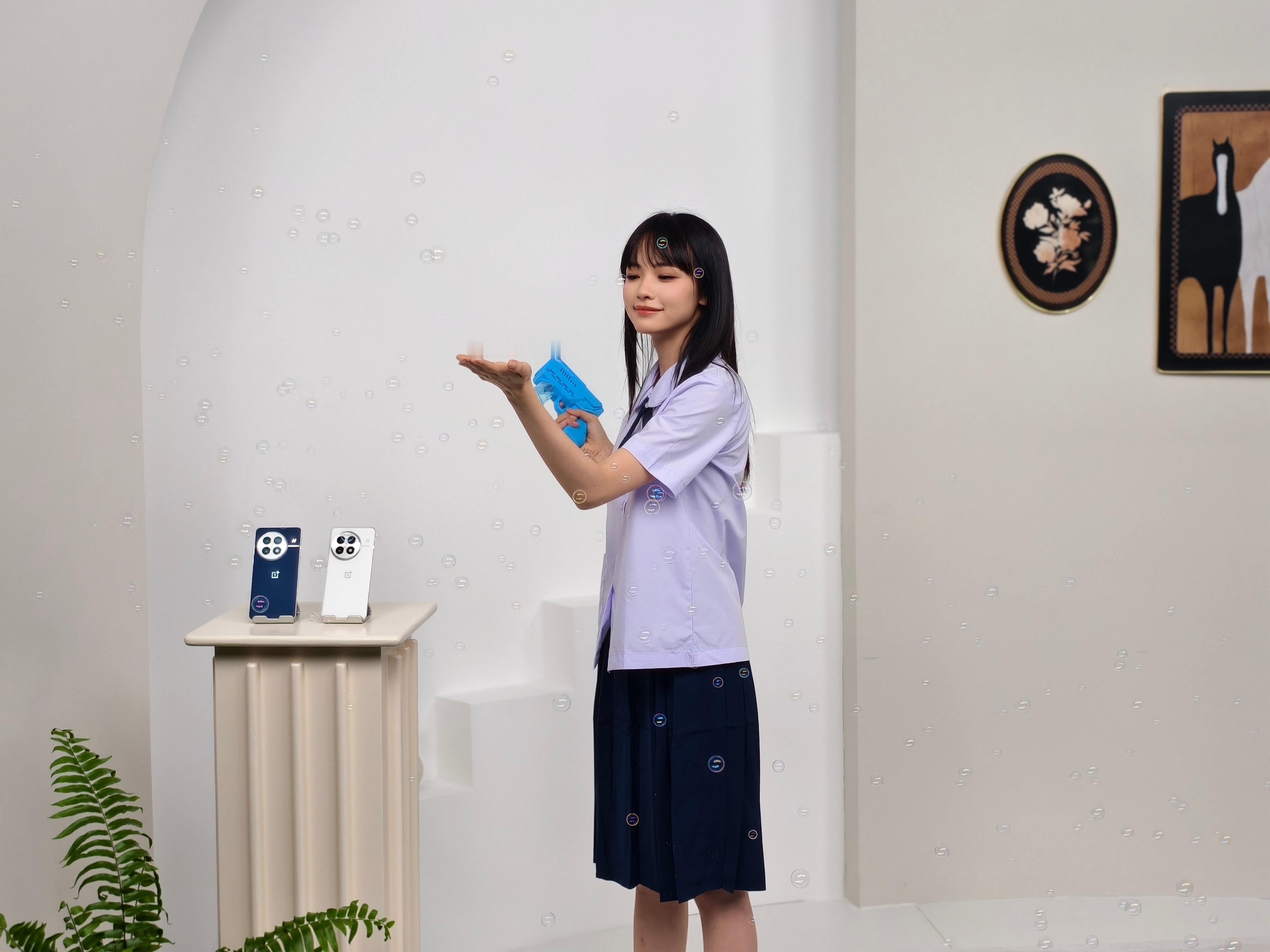 一加13发布会体验区这个妹妹不知道是谁好好看好好看[泪][泪]好久没拍萌妹了 ​