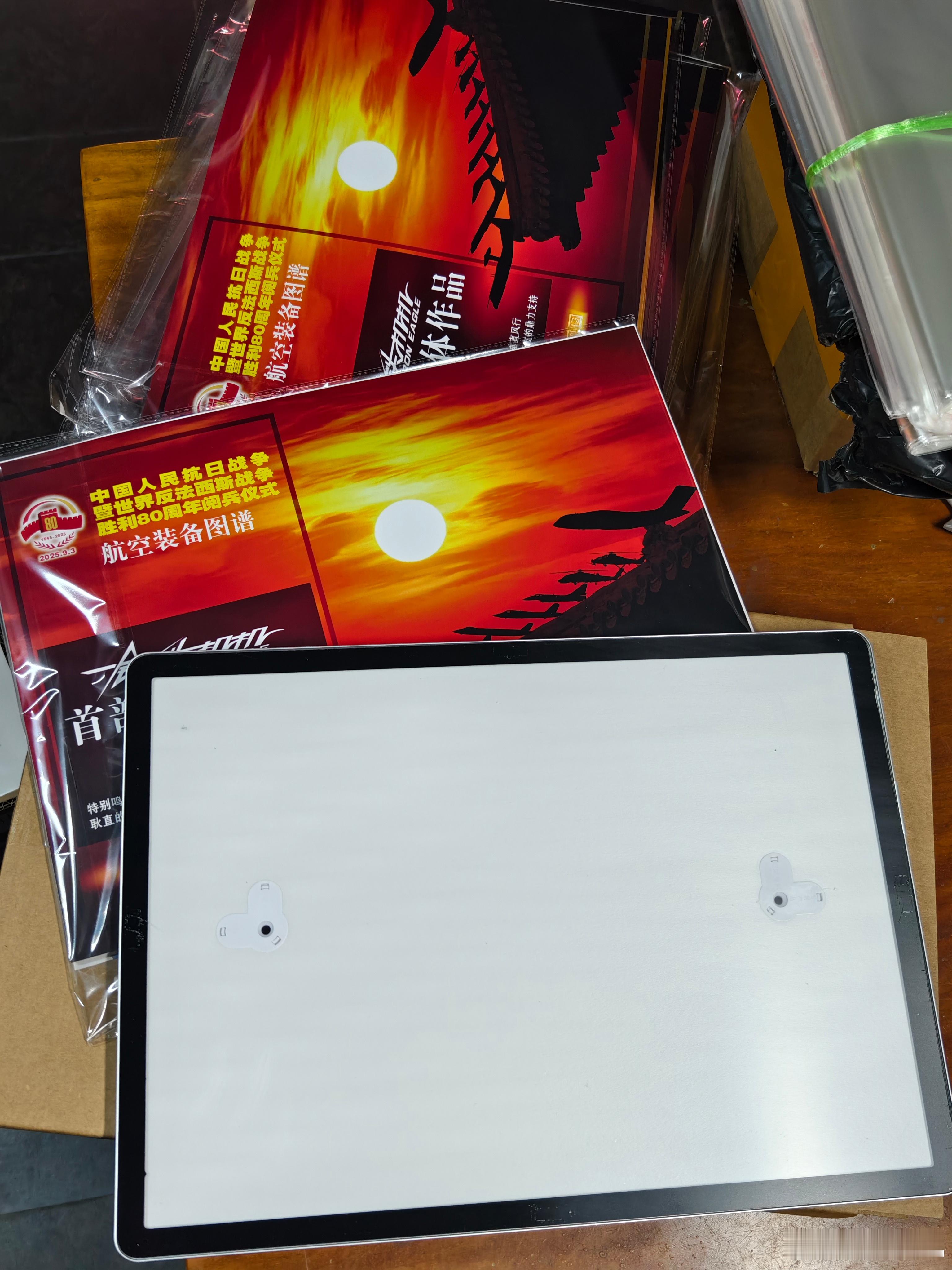 新一批画框为黑边银框，今天下单明天可发货！ ​​​