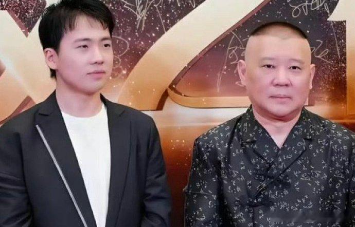 郭麒麟正面回应德云社继承人郭麒麟以幽默应对父亲的“继承人”称号，展现了他在德云社
