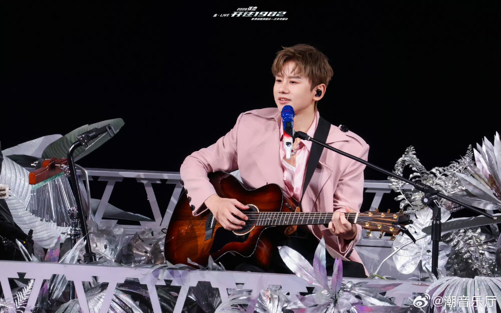 张杰张杰鸟巢演唱会开场就是一个净化谁还没被张杰鸟巢开场震撼到？一嗓子出来，全场瞬