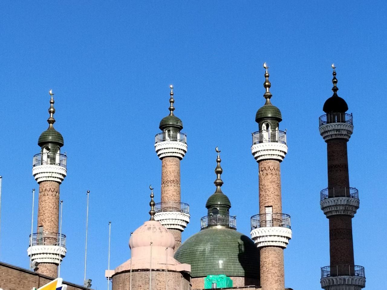 一半是建筑史诗，一半是人间烟火。大巴扎是窗口，让世界看见新疆的多彩。
成都市老年