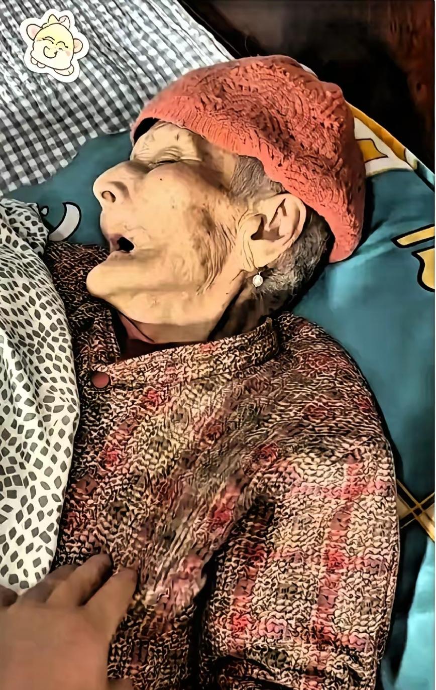 阜阳105岁老人安详离世，
这才是人生最圆满的结局！
 
谁能想到，五一团圆饭，