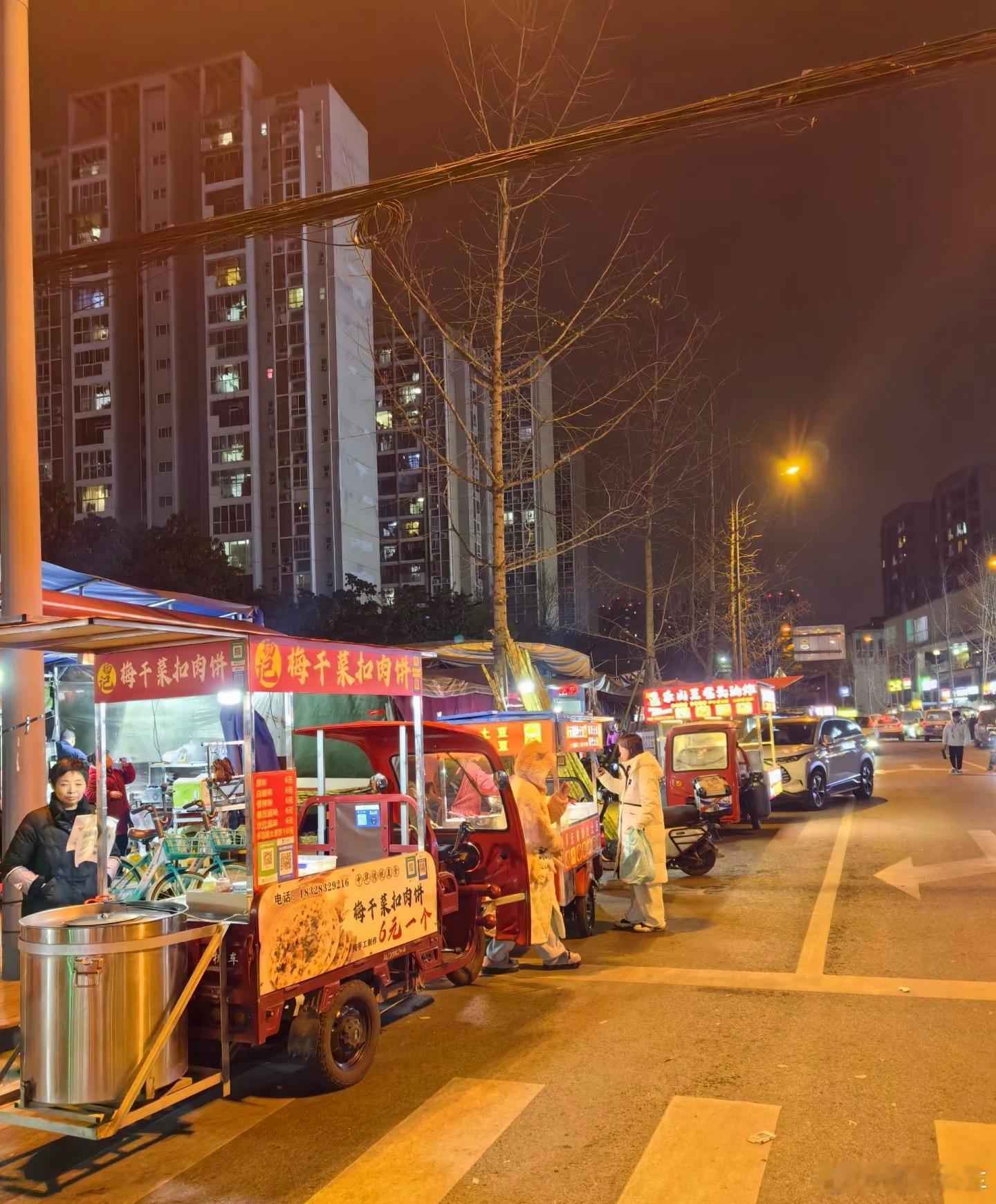 再也不敢小瞧任何摆摊的了我说实话，我从来没小瞧过摆摊的，我甚至觉得摆摊的很牛，虽