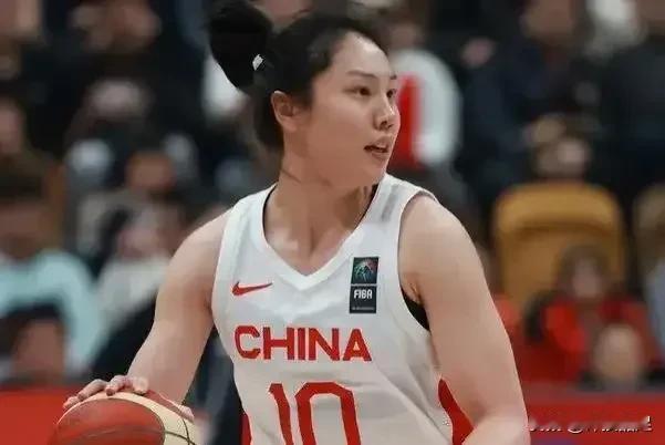 中国女篮昨晚热身赛70-72不败澳大利亚，4点意外：
1.澳大利亚4大主力没来，
