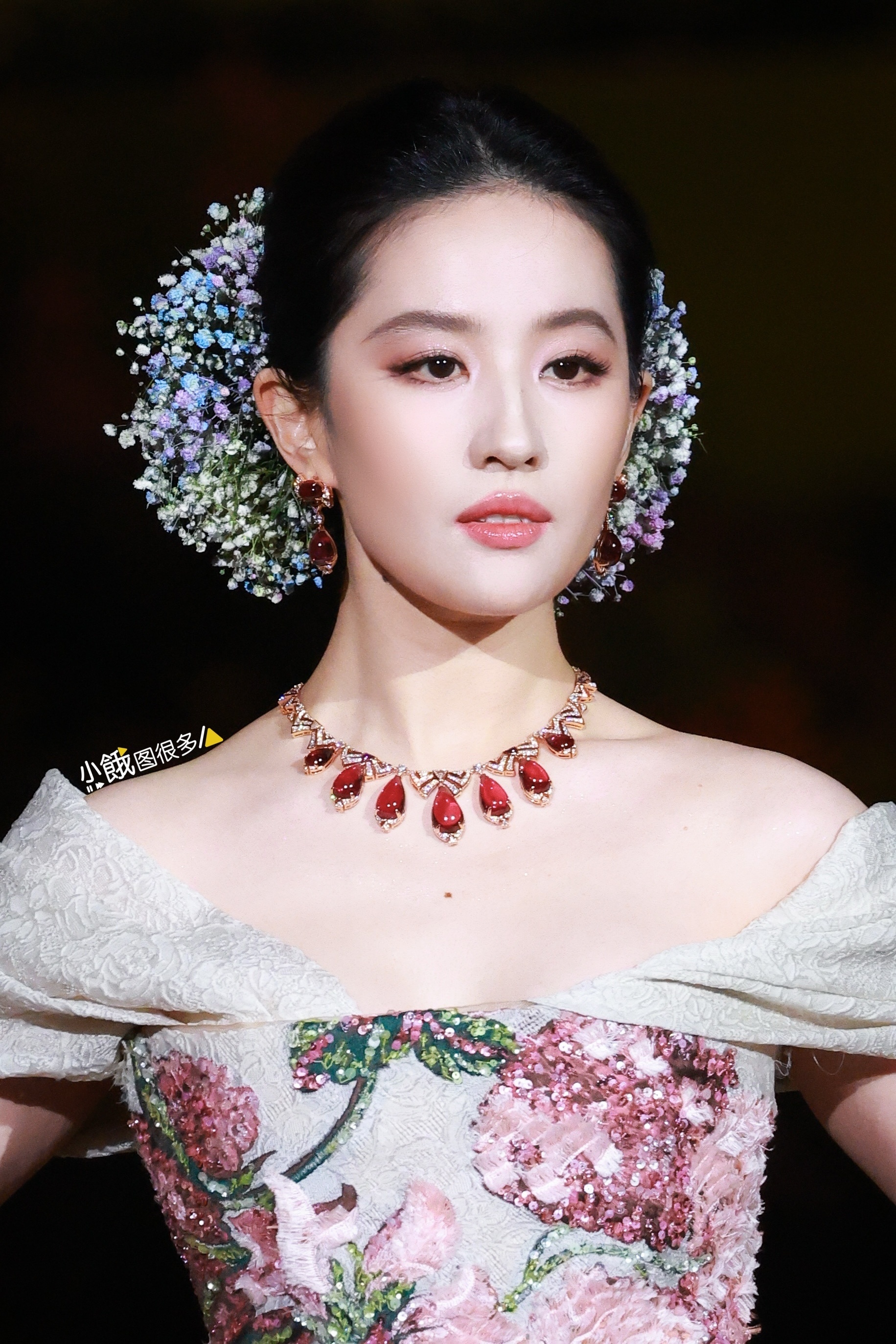 刘亦菲[超话]刘亦菲 宝格丽宝格丽可能会掉链子，但我刘亦菲不会[期待] ​​​