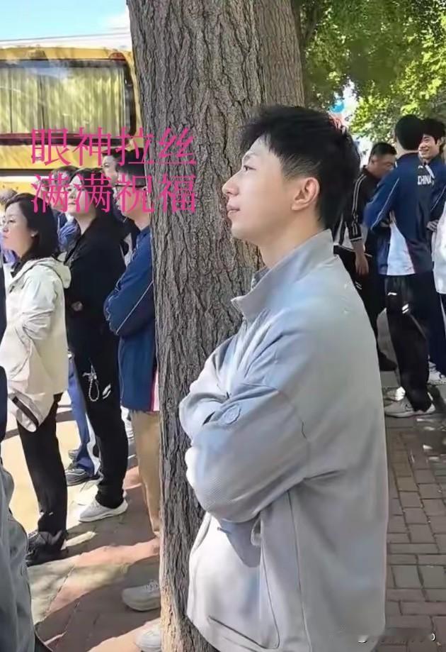 “百年第一人”却不能参加百年世乒赛……
目送着大头大胖小石头
龙队内心复杂、眼神