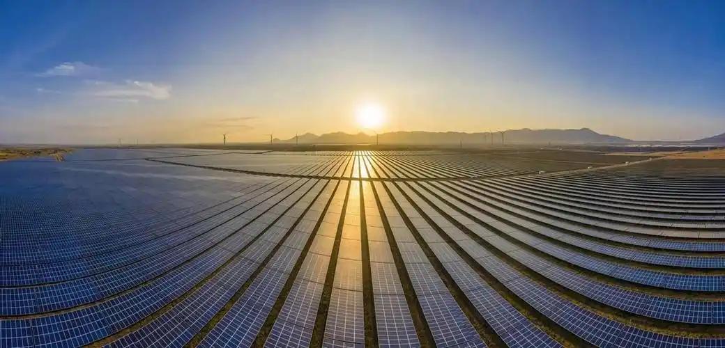 6月15日，中国光伏技术正加速助力伊拉克能源绿色转型。

伊拉克的夏天，热浪能把