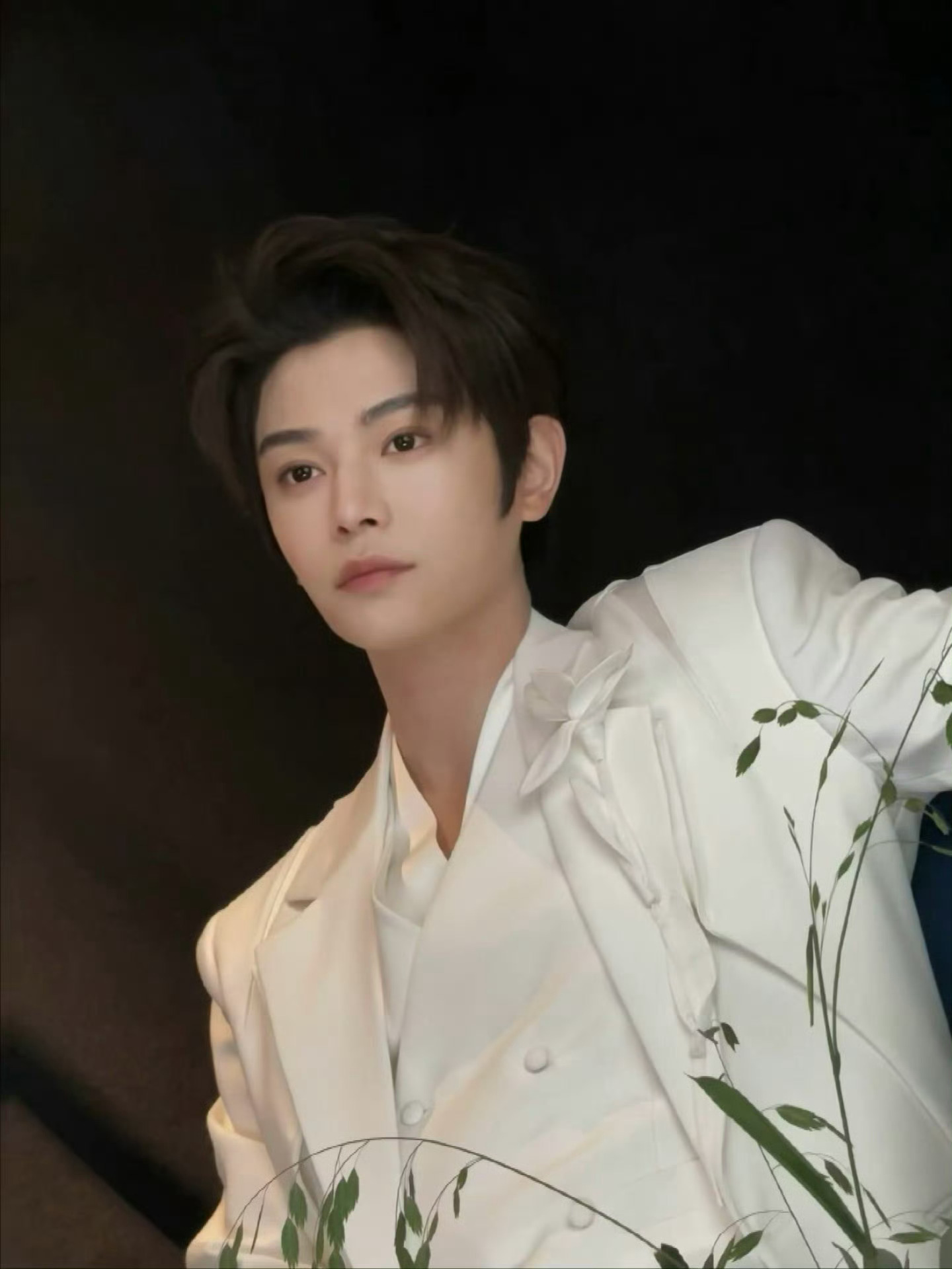 丁禹兮今日线下品牌活动live造型出图好精致的五官今天是优雅矜贵的白马王子丁禹兮