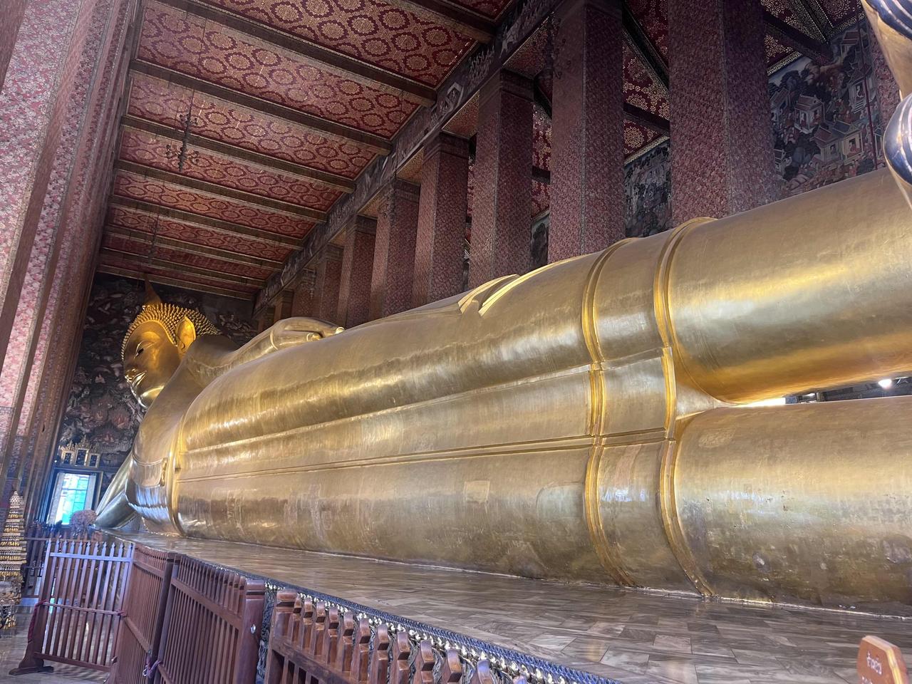 不懂就问，曼谷卧佛寺这座大佛到底是真金还是镀金哪？真金的话不得可以买下北京十座四