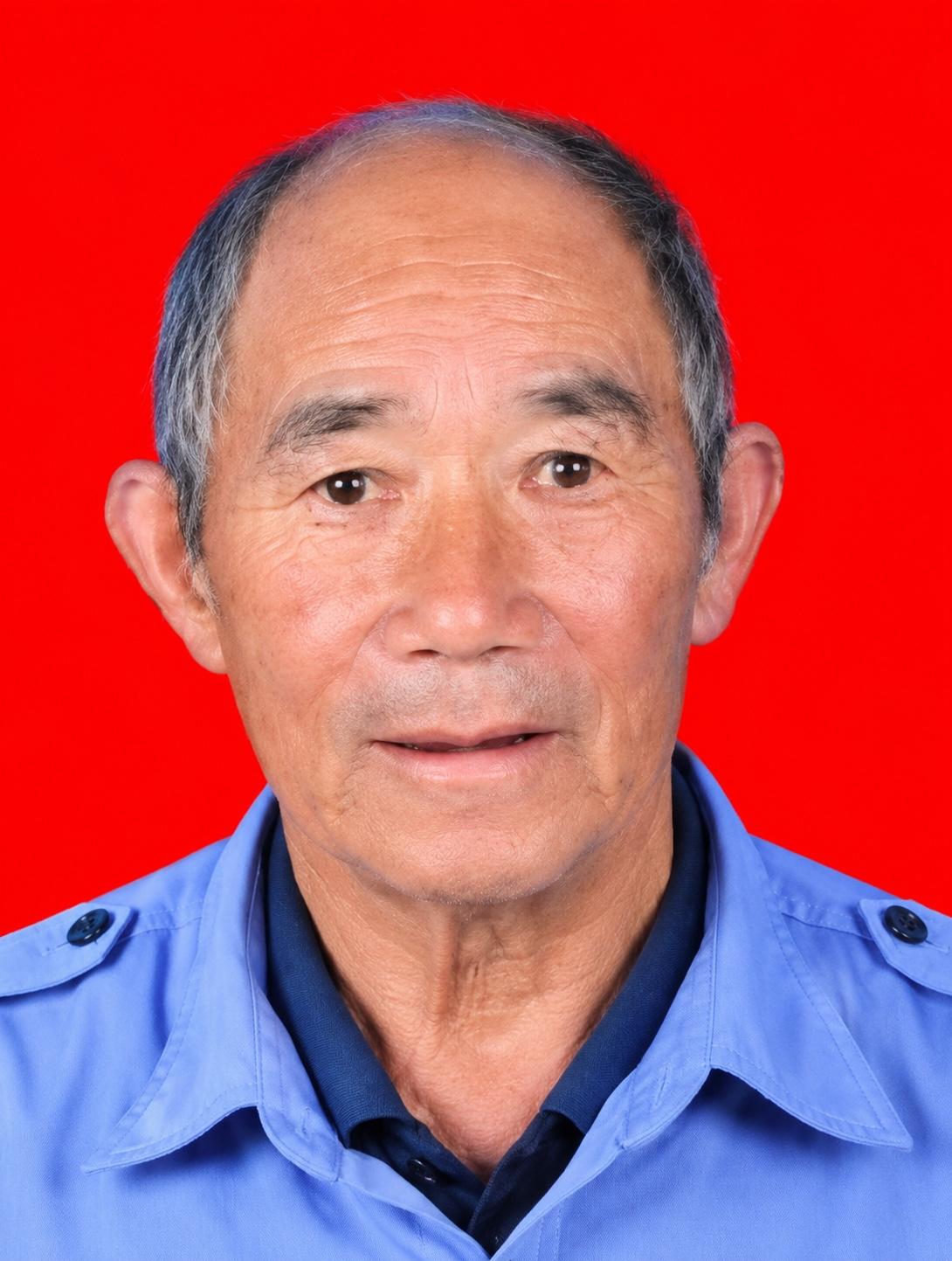 张近会，男，1945年11月出生，中共党员，江苏省东海县石梁河镇后代邑村村民。上