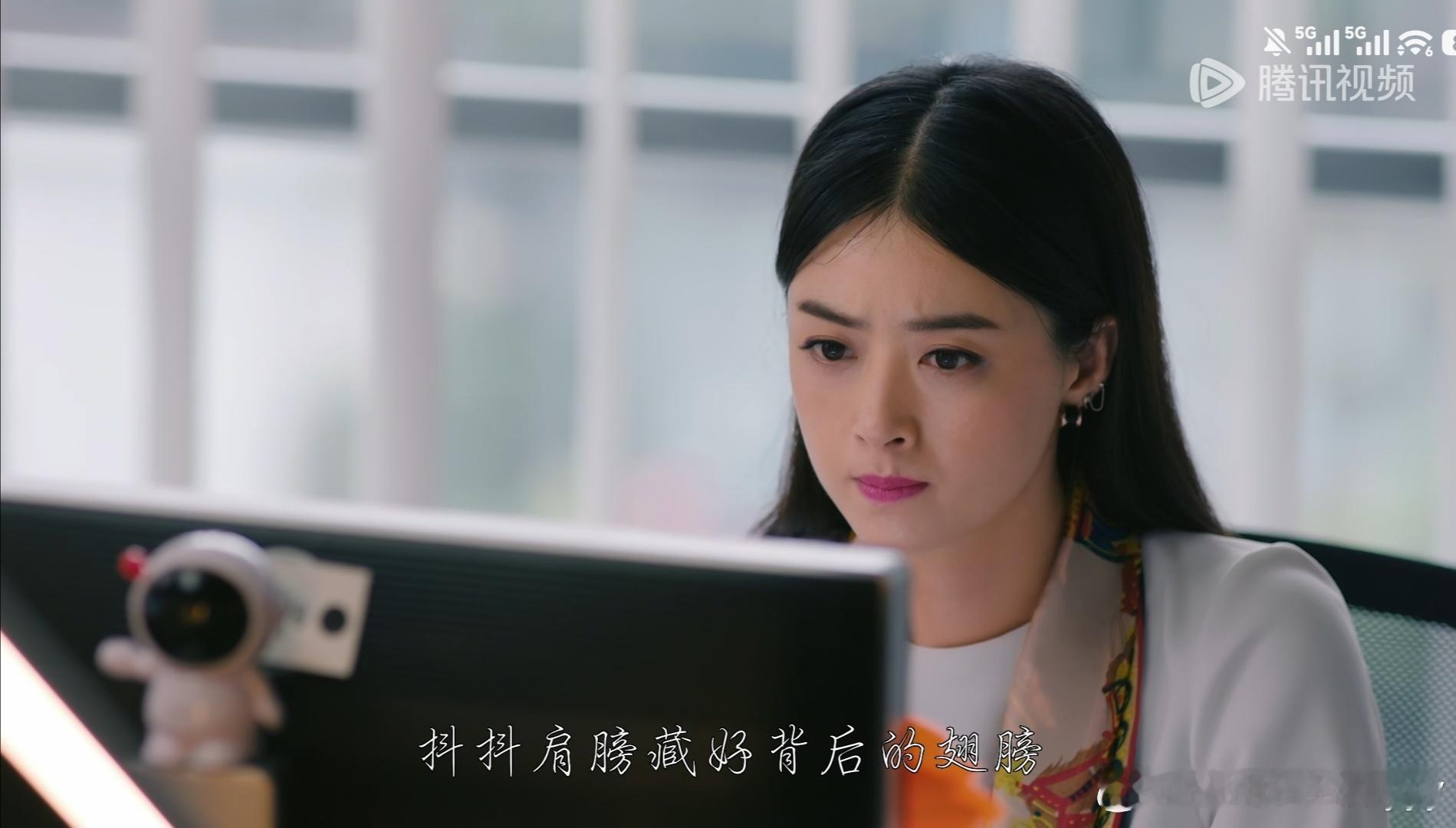 重刷欢乐颂，我真的很喜欢转场时的歌曲，以及四个主人公忙着做自己事情的欢快感。有一