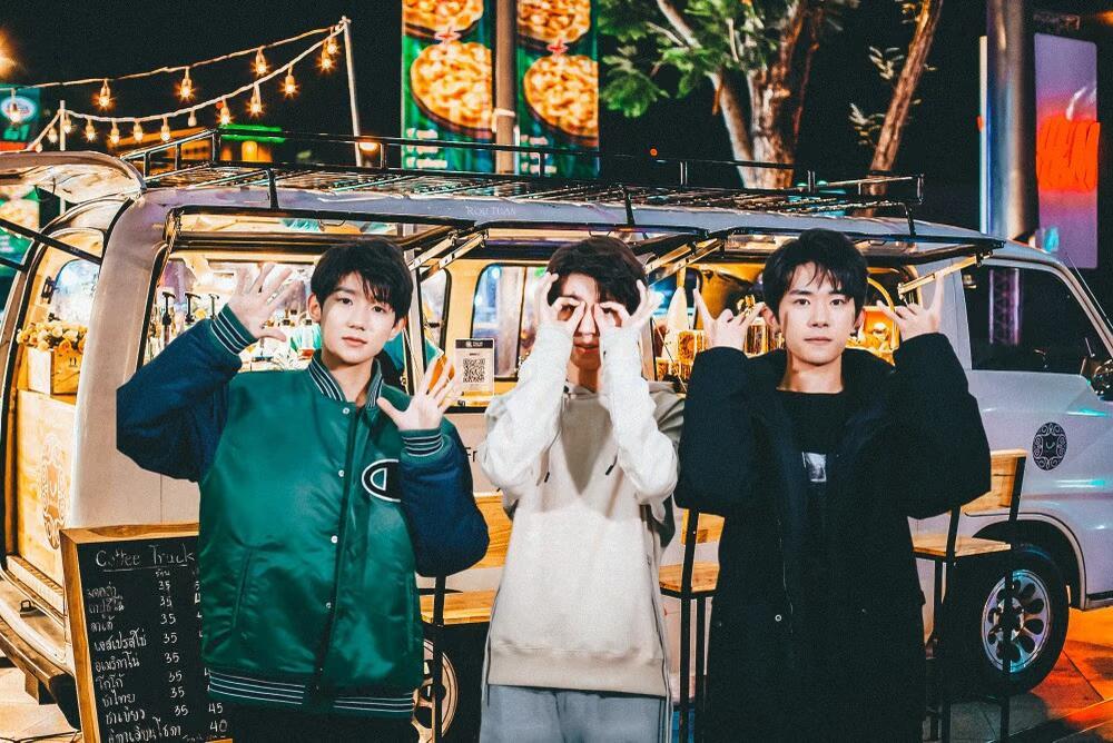 王俊凯王源易烊千玺同个IP地址TFBOYS这组头像用了九年了我真的特别害怕三个人