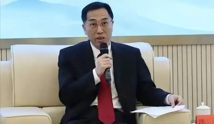 陈枫教授这个建议，像一颗深水炸弹，炸出了多少家长心里憋了多年的那口气。

说实话
