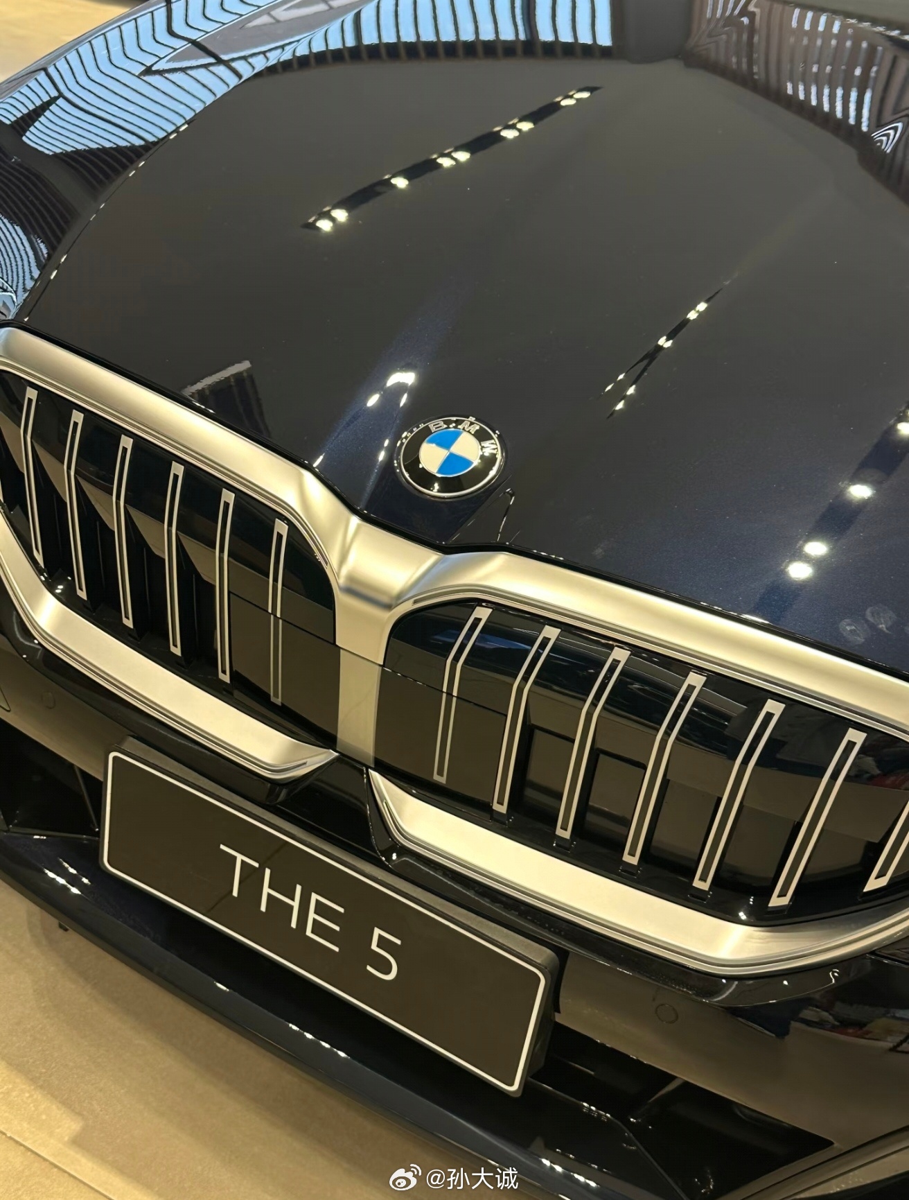 因为前排座舱空调线束排线不当，极端情况下，可能发生线束短路，存在起火风险。华晨宝