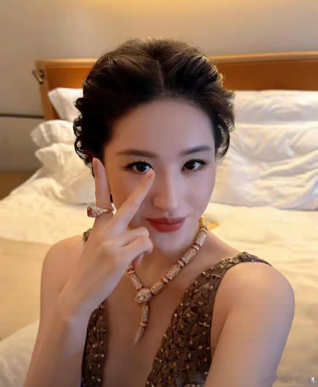 早安刘亦菲做事要竭尽全力，做人要问心无愧，至于最后的结果，不妨交付给时间与缘分。