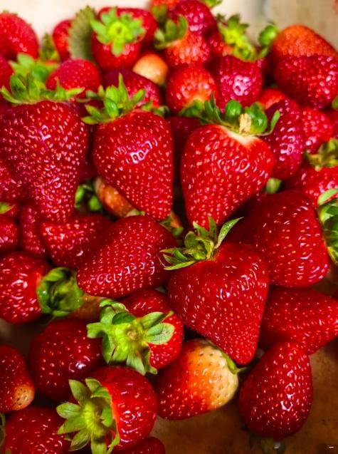 一家在拼多多开了十年的羊肉店 每年我都在pdd实现草莓自由[期待]草莓味特别浓[