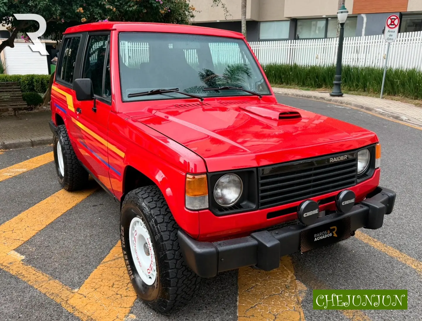 来自巴西的MMC红色战车。Dodge Raider 1987