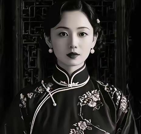 1917年，40岁的湘军阀王德庆病逝。临终前，他悄悄往17岁小妾的手里塞了30万