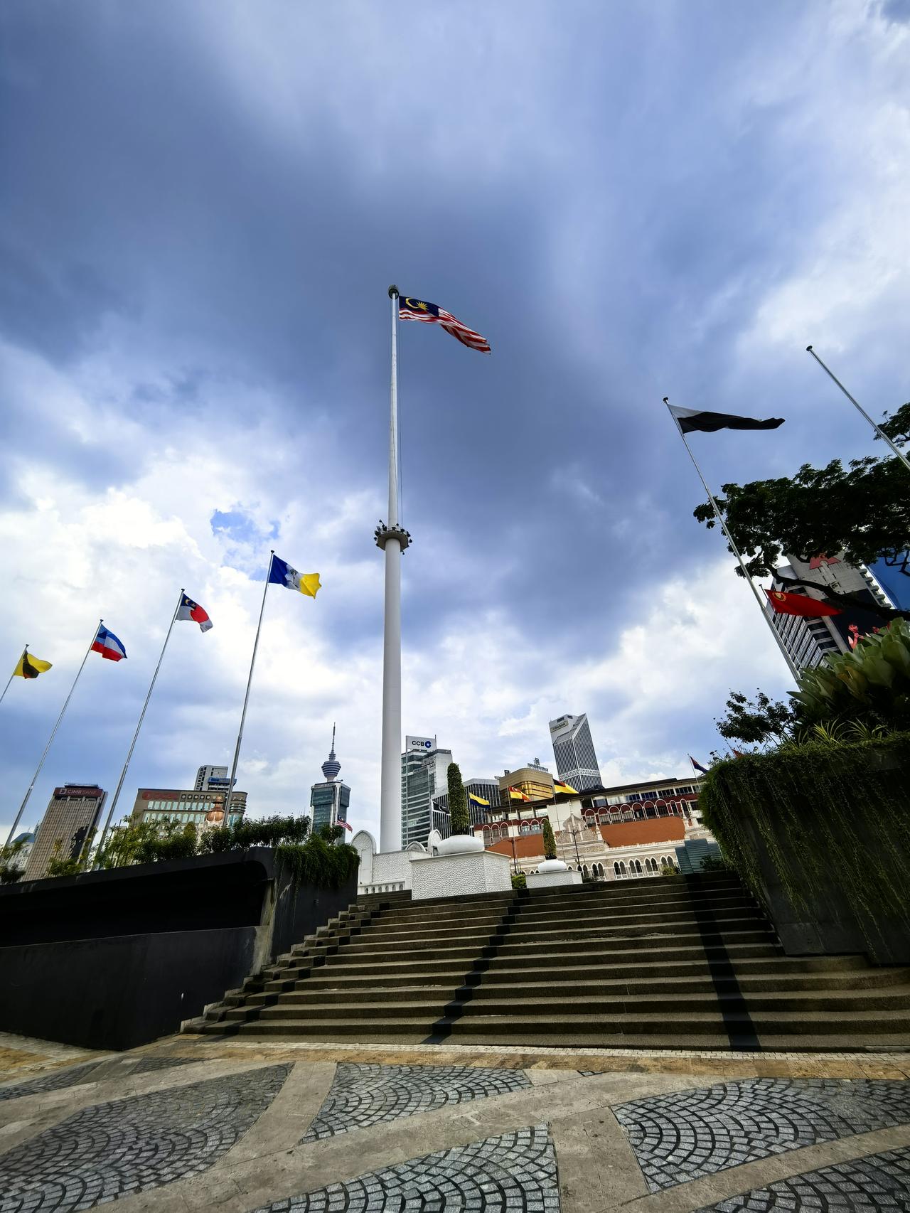 对吉隆坡的印象：

第一，这里是民族、文化的大熔炉。对于一个从大一统国家来的人来