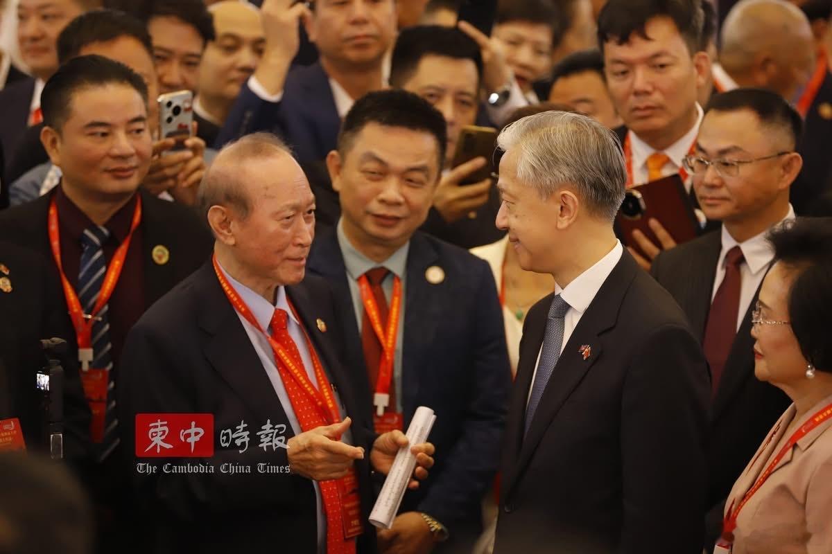 汪文斌  今日第十一届世界潮商大会会长扩大会议，汪文斌大使出席并主持开幕仪式！ 