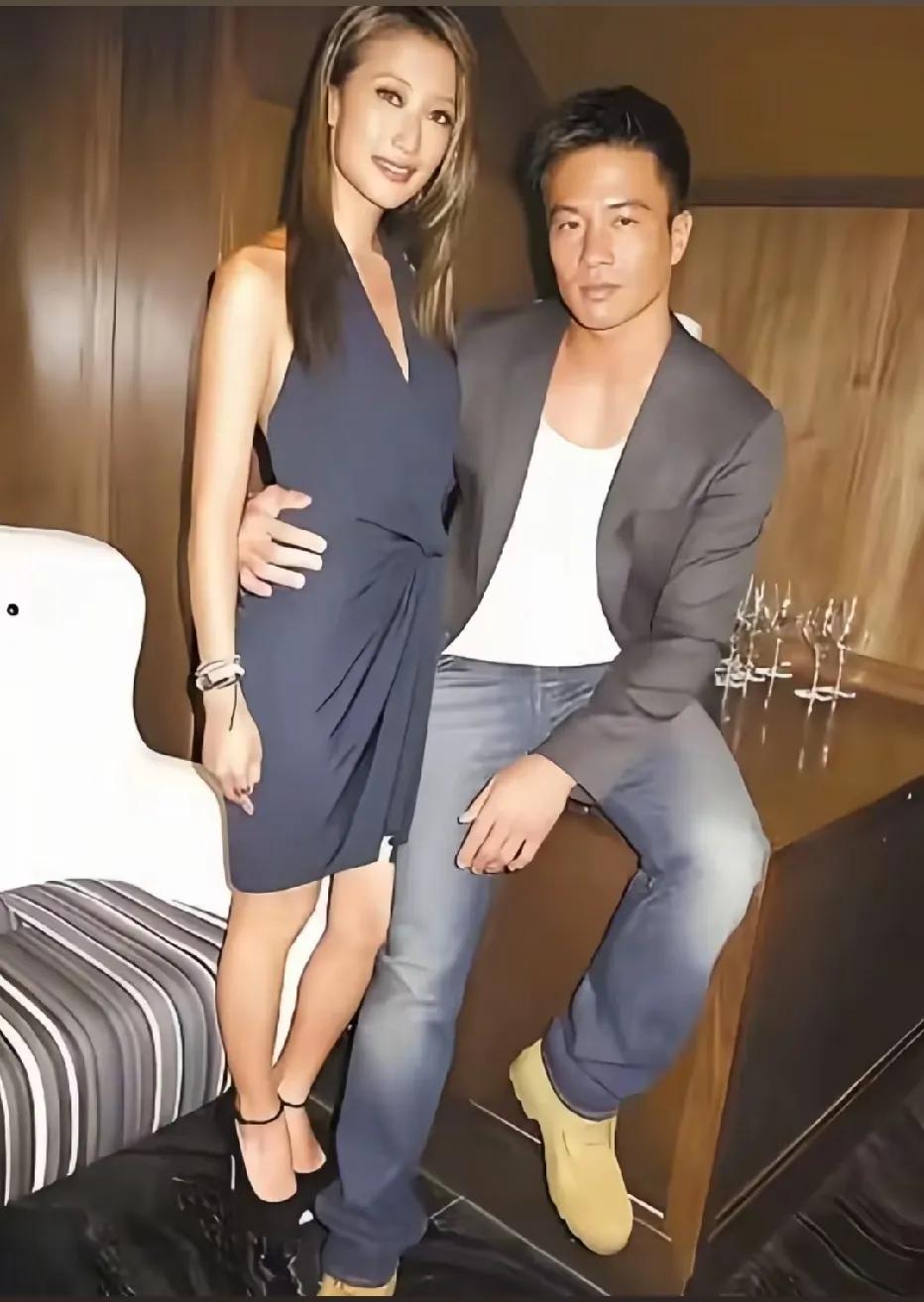 当年，谢婷婷与男友安志杰热恋时的留影，谢婷婷作为谢贤之女、谢霆锋的妹妹，出身演艺