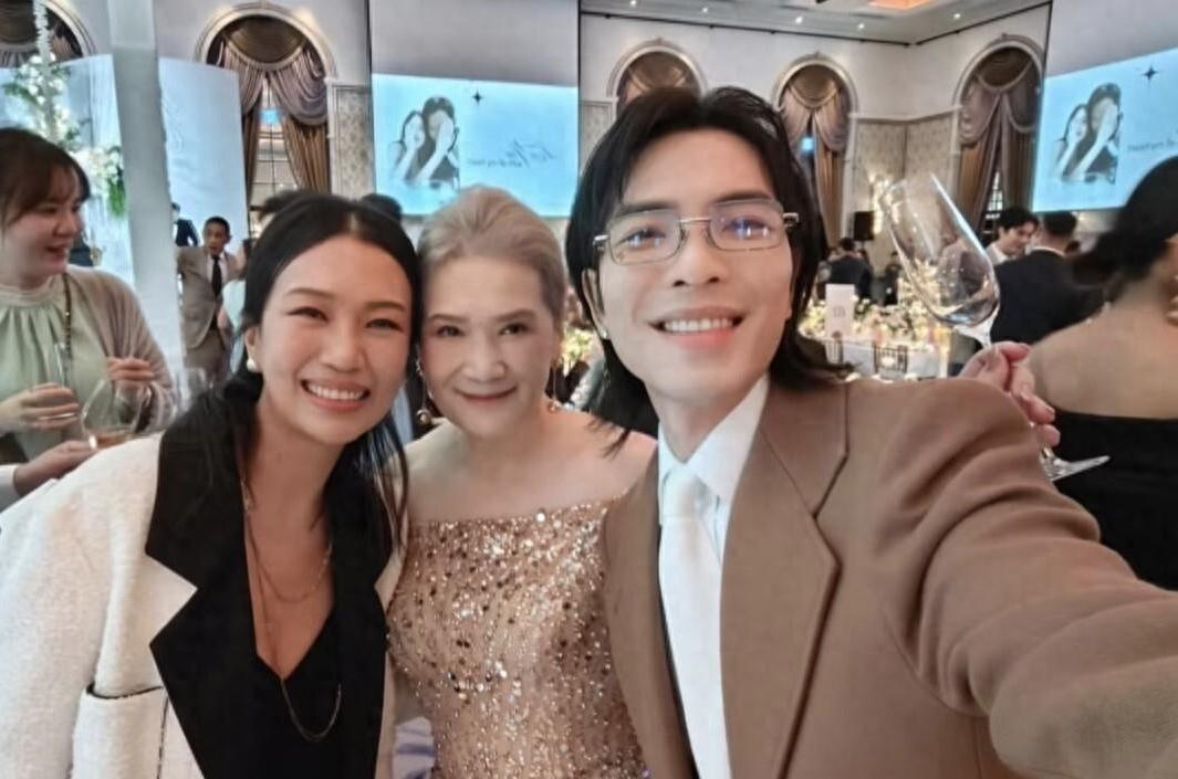 没想到邱泽和萧敬腾关系这么好，邱泽婚礼上萧敬腾免费为好友唱歌，引发全场大合唱，还