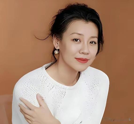 好奇查了一下刘琳
不查不知道，一查才发现。
原来这位国民戏骨，属于典型的少年成名