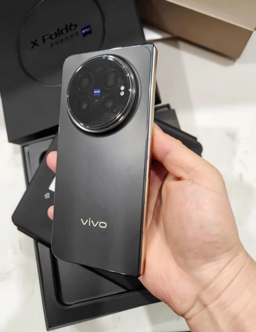 花一万买折叠屏图啥❓vivo X Flod6到底值不
我也实测过不少的折叠屏手机