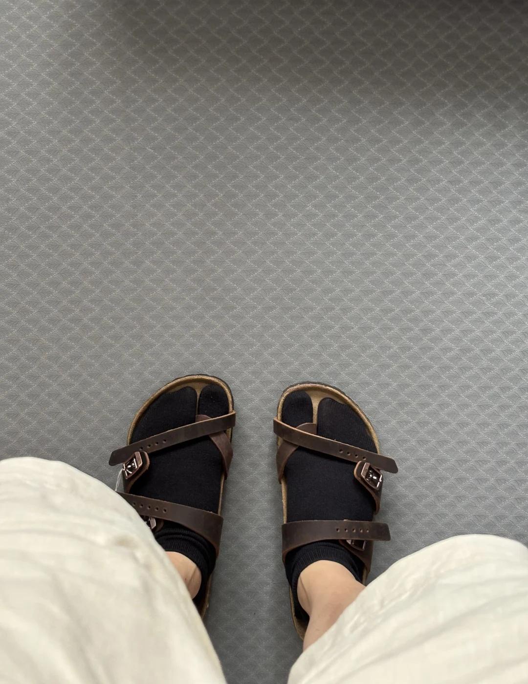 求助Birkenstock mayari尺码
请问广大有经验的网友，这双会太大吗