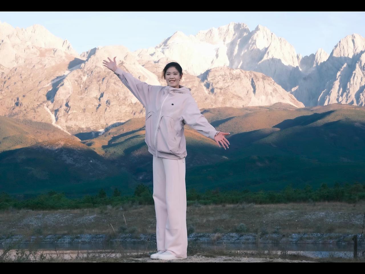 李盈莹抖音发视频，她居然去了海拔两千多米的仓山世界地质公园，这个高度身体素质差的