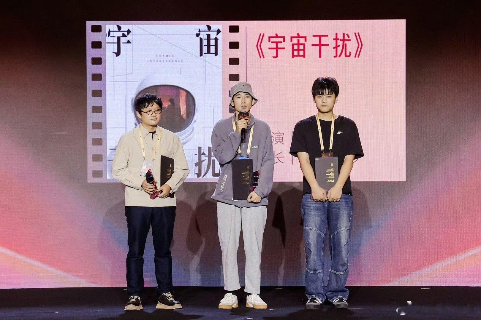 谁能想到金鸡奖相关获奖名单里有22岁00后，这波成长速度太惊人。他们用创意和努力