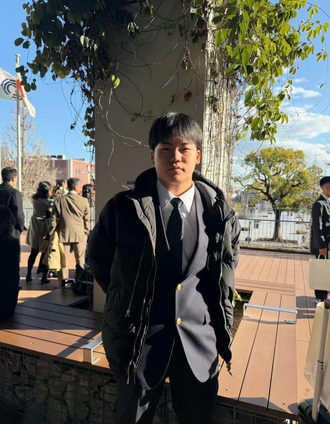 今天松岛辉空高中毕业了[吃瓜群众]，
今天，松岛辉空顺利完成了星槎国际高中的毕业