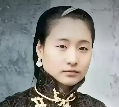 一个曾经名动京华、助蔡锷将军虎口脱险的“风尘侠女”，为何后半生甘愿在沈阳的锅炉房