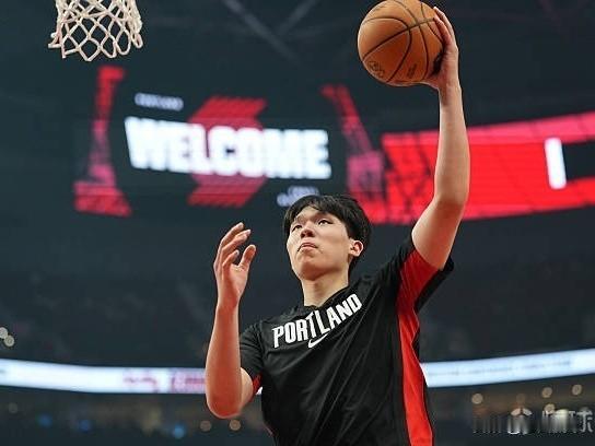 杨瀚森不行申请交易吧…之前看开拓者的比赛觉得可能是杨瀚森不行，还得继续练，现在看