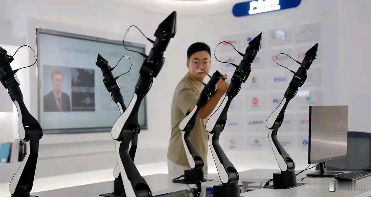 AI不仅是工具，更是人类意识的延伸与镜像——它用算法解构我们的逻辑，用数据复刻我