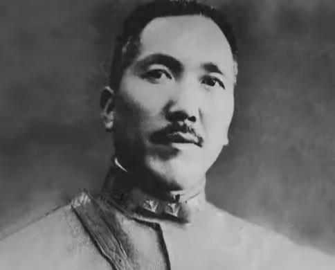 1937年，军长郝梦龄巡视营帐，发现了一桩怪事，战士们竟然都不吃月饼“过节了，大