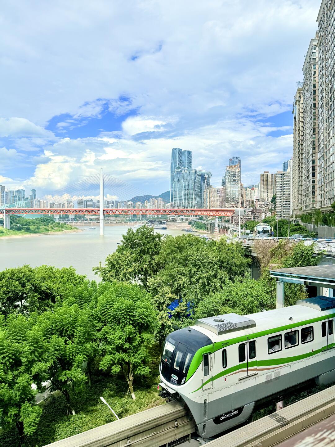 重庆今天让我跌入宫崎骏的世界