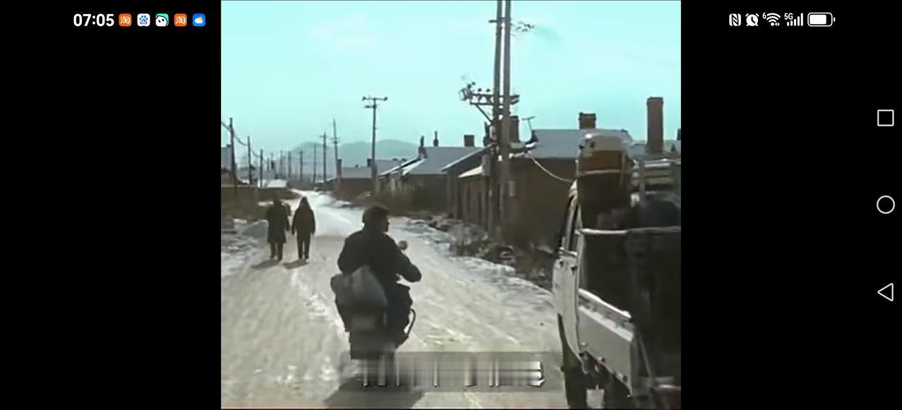 【易中天PK张维为】
有人问易中天：十几年后超越美国，你怎么看？
易中天回答：