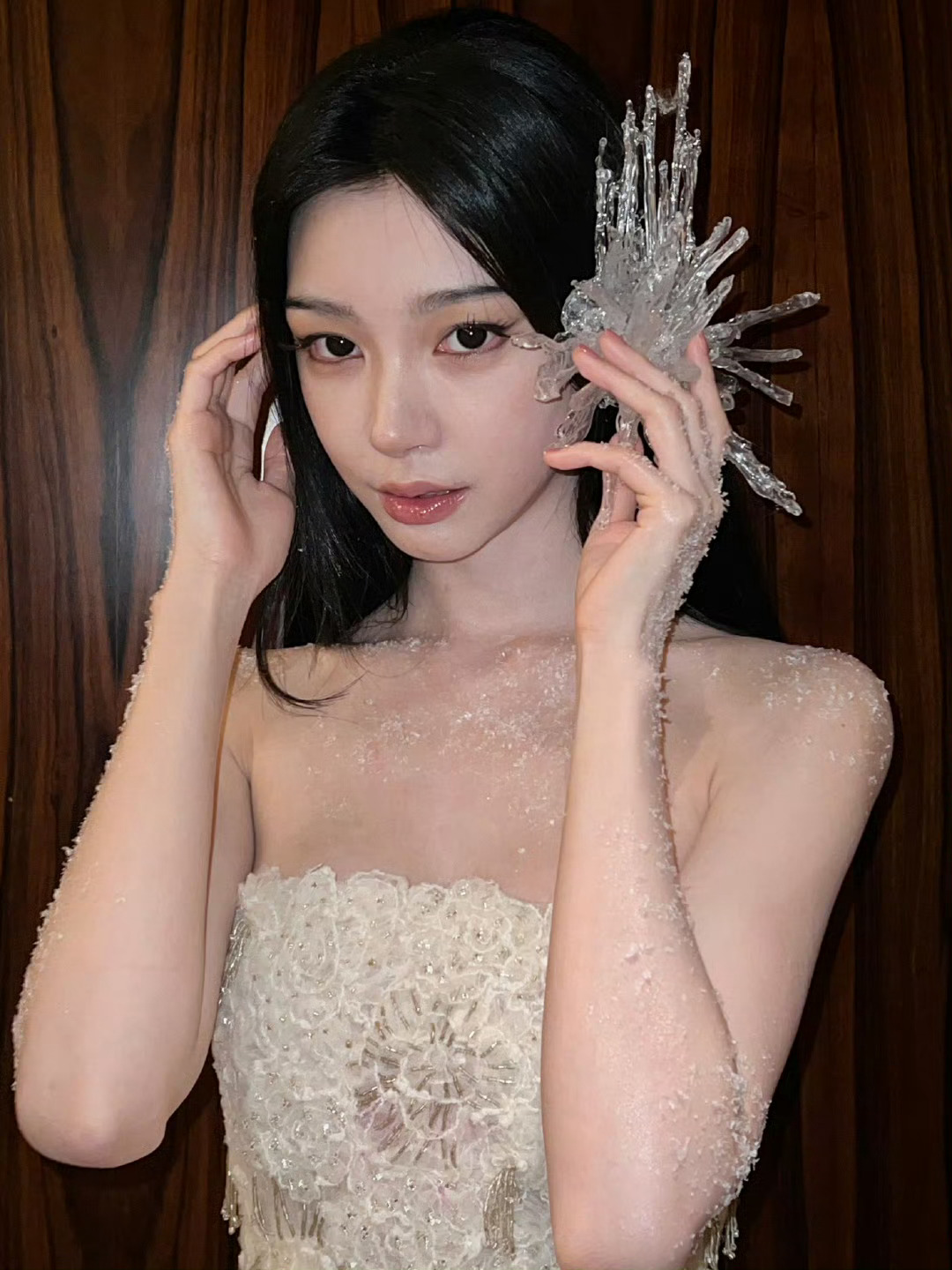 易梦玲怎么又变样了 哪里变样了 还是很美啊 大美女我爱爱爱[送花花][送花花][